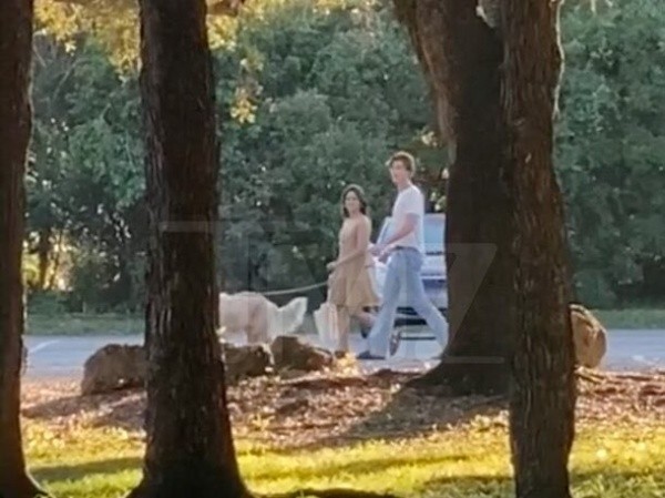 Foto: Reprodução/TMZ – Shawn Mendes e Camila Cabello são fotografados juntos em Miami