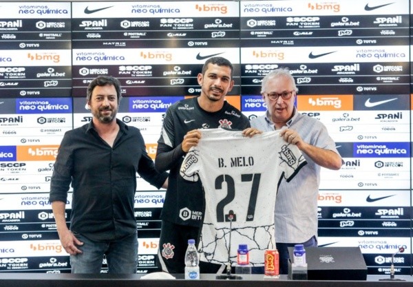 Foto: (Twitter Oficial Corinthians/Rodrigo Coca/Ag. Corinthians) - Bruno Melo vestirá a camisa 27 do Corinthians