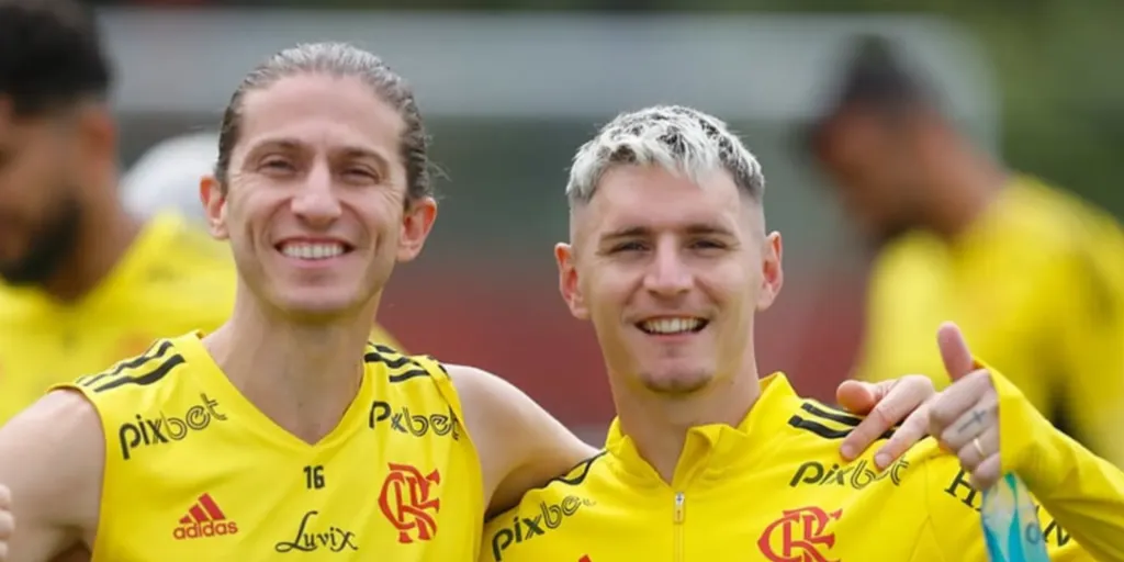 Filipe Luís e Varela em 2022
