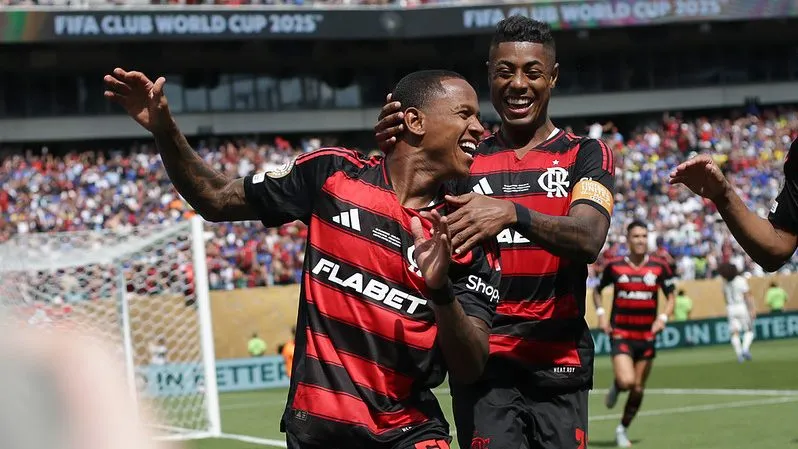 Wallace Yan e Bruno Henrique marcaram pelo Flamengo. Foto: Gilvan de Souza/Flamengo