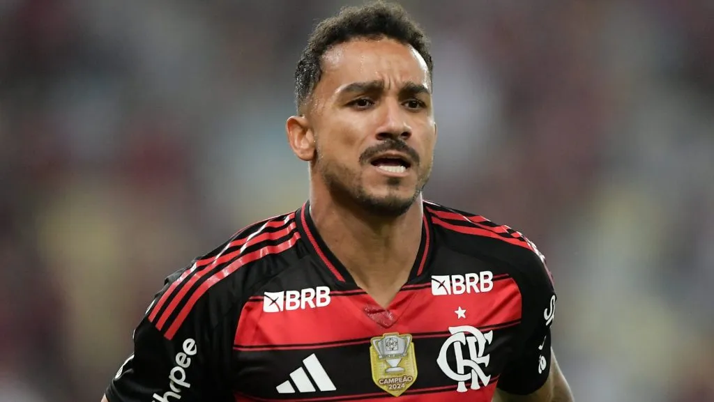 Danilo também foi procurado - Foto: Thiago Ribeiro/AGIF.