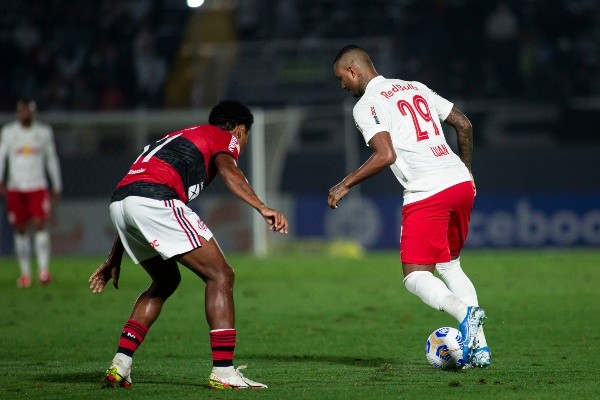 Flamengo e Red Bull Bragantino fizeram jogo movimentado 