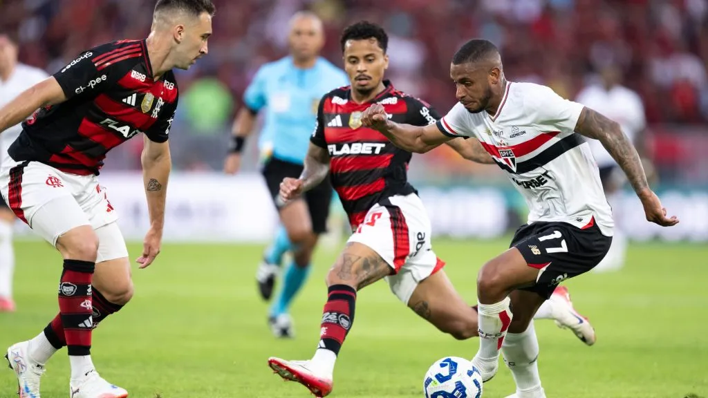 André Silva, jogador do São Paulo, durante partida contra o Flamengo no estadio Maracana pelo campeonato Brasileiro A 2025. Foto: Jorge Rodrigues/AGIF