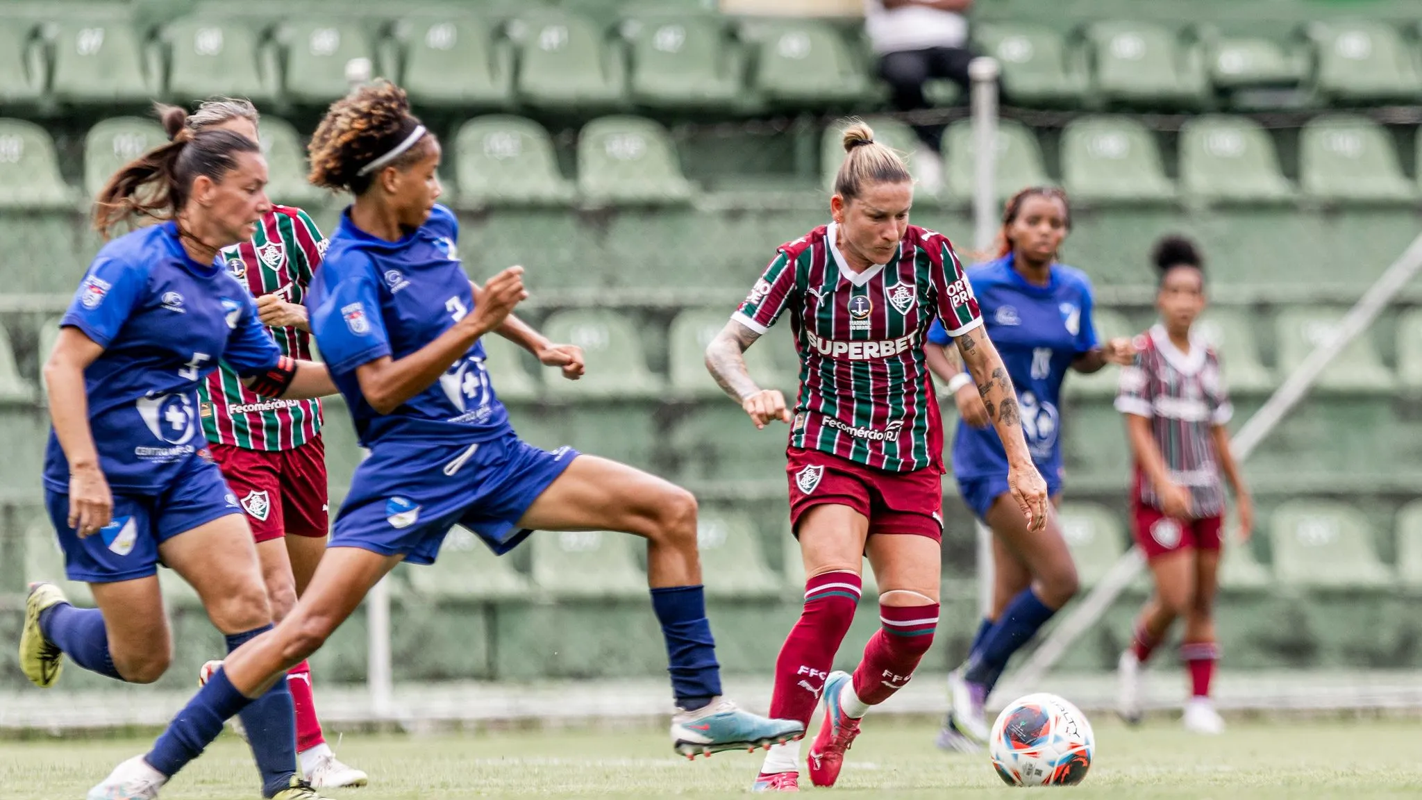 Jogadoras do Fluminense e Heips na Copa Rio Feminina