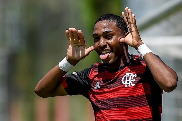 Foto: Marcelo Cortes/Flamengo – Lorran deve começar jogando