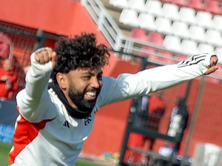 Foto: Marcelo Cortes/Flamengo – Cebolinha foi a vítima de Gabigol em treino