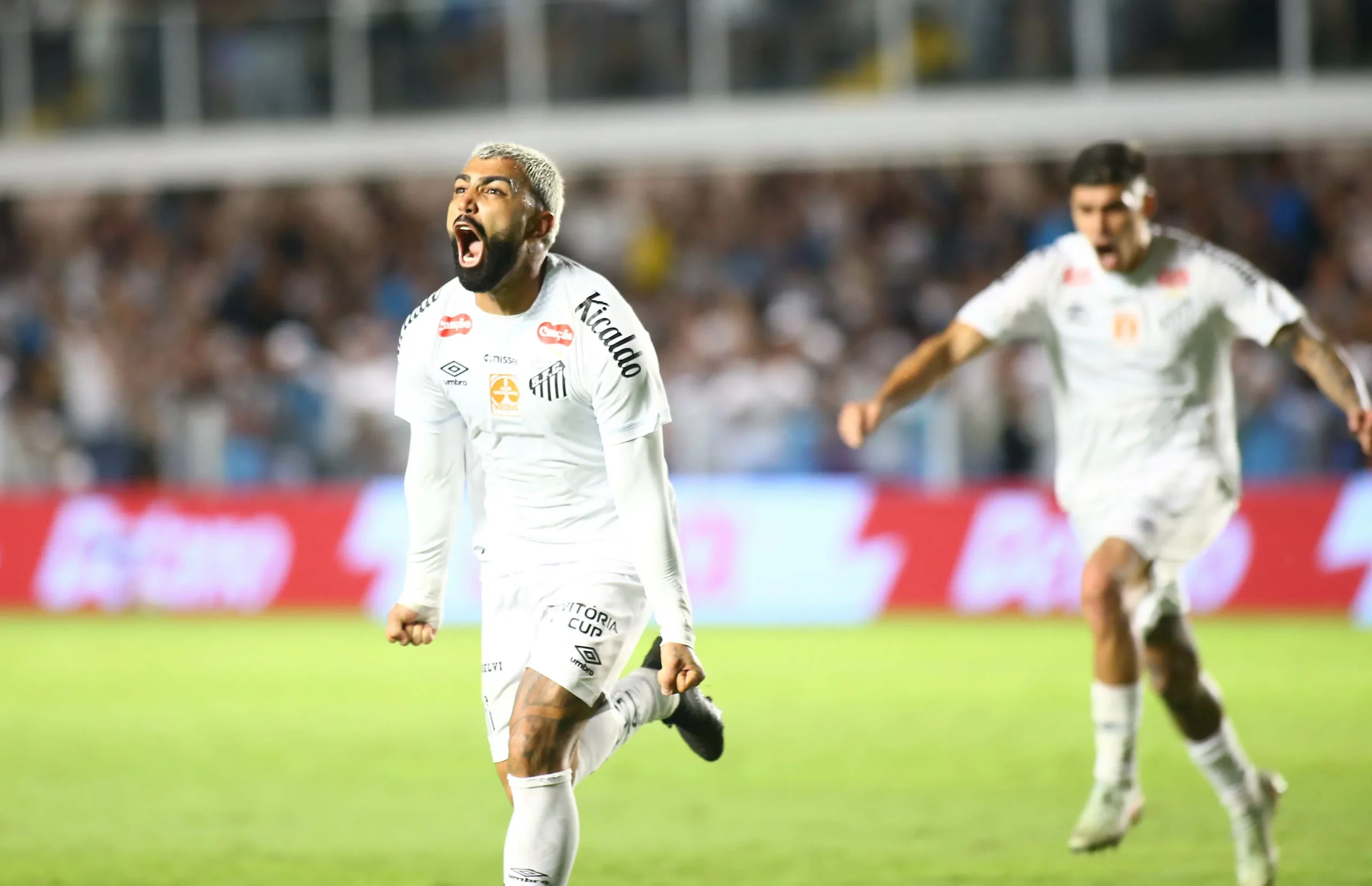 Gabriel Barbosa, jogador do Santos, comemora seu gol durante partida contra o Corinthians no estadio Vila Belmiro pelo campeonato Paulista 2026. Foto: Mauricio De Souza/AGIF