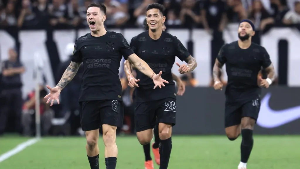 Garro comemora gol do Corinthians x Santos