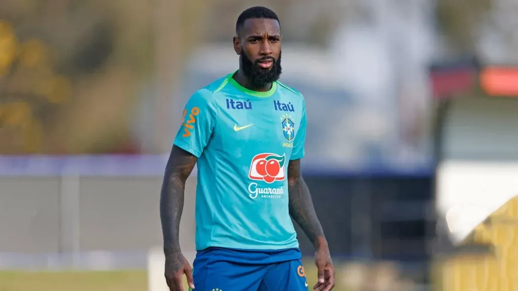 Gerson em treino pela Seleção Brasileira