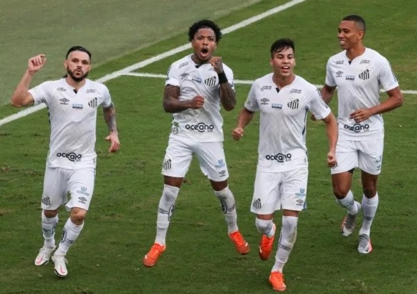 Santos comemorando gol. (Foto: Getty Images)