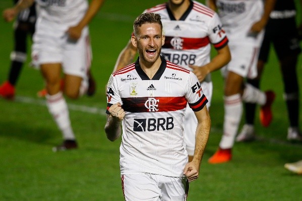 Foto:Bruna Prado/Getty Images – Léo Pereira foi mantido no Flamengo por enquanto por ordem de Paulo Sousa