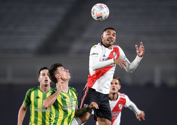 Foto:Marcelo Endelli/Getty Images – Martínez atua ao lado de Gustavo Gómez na Seleção do Paraguai