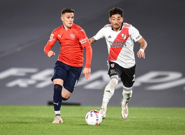 Bustos (à dir.) tem contrato expirando no Independiente em dezembro e já pode assinar pré-contrato com outra equipe (Foto: Marcelo Endelli/Getty Images Argentina)