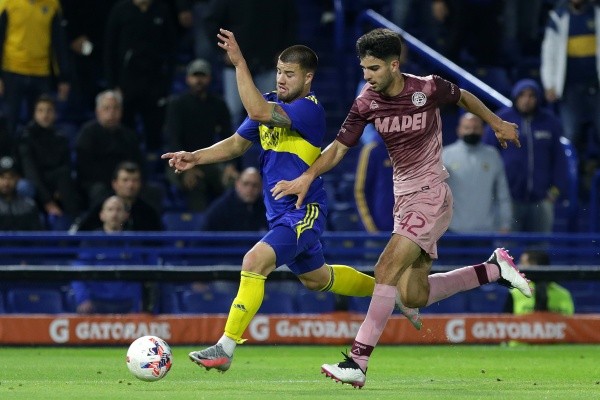 Foto: Daniel Jayo/Getty Images – El Flaco (à direita) é a grande referência no Lanús e se torna o principal alvo de Abel para #9