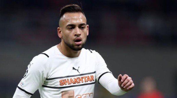 Maycon com a camisa do Shakhtar (Foto: Marco Canoniero/LightRocket via Getty Images)