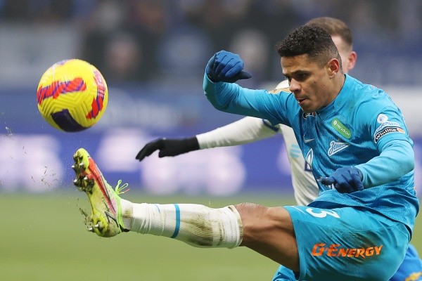 Foto:Stanislav KrasilnikovTASS via Getty Images – Lateral Douglas Santos é um dos vários brasileiros que atuam no Leste Europeu