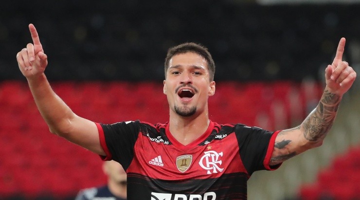 Thuler comemora gol com a camisa do Flamengo (Foto: Getty Images)