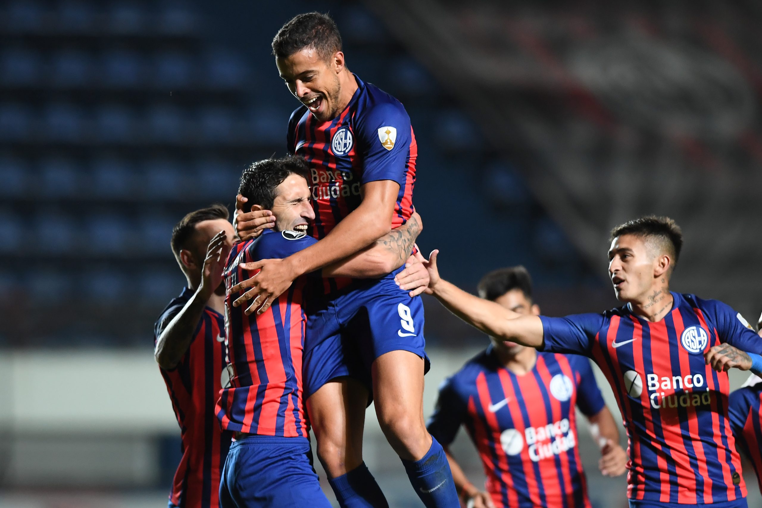 San Lorenzo comemorando gol. (Foto: Getty Images)