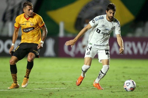 Foto:Guilherme Calvo-Pool/Getty Images – Luan Peres ogou bem no Santos