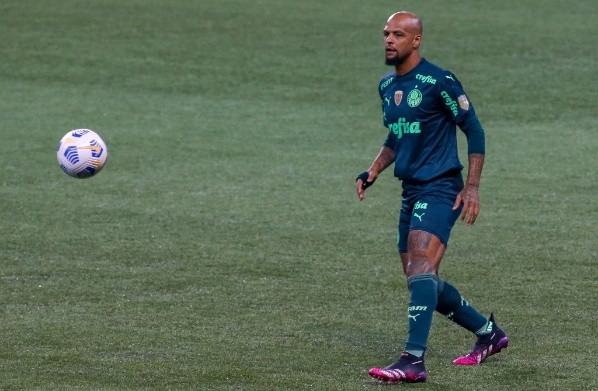 Foto: Miguel Schincariol/Getty Images/Felipe Melo em campo pelo Palmeiras. 