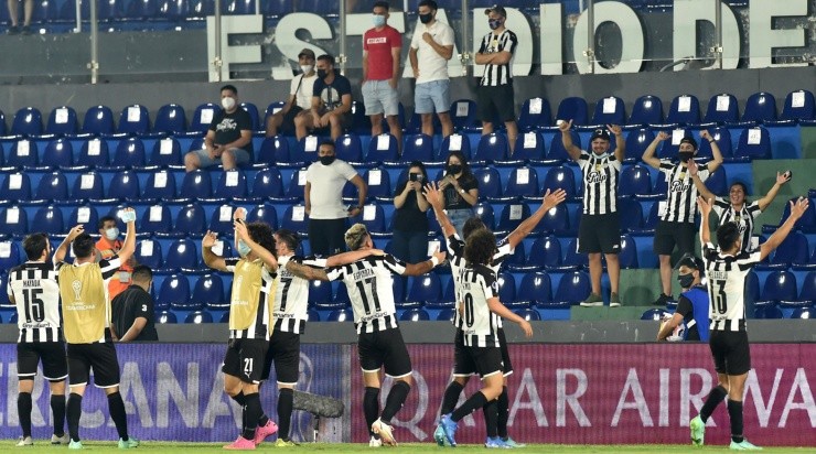 Comemoração da classificação às semifinais da Sul-Americana (Foto: Getty Images)
