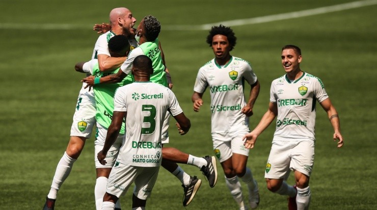 Jogadores do Cuiabá comemoram gol (Foto: Getty Images)