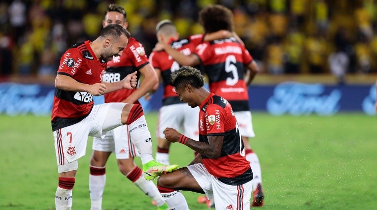 Jogadores do Flamengo comemoram gol (Foto: Getty Images)
