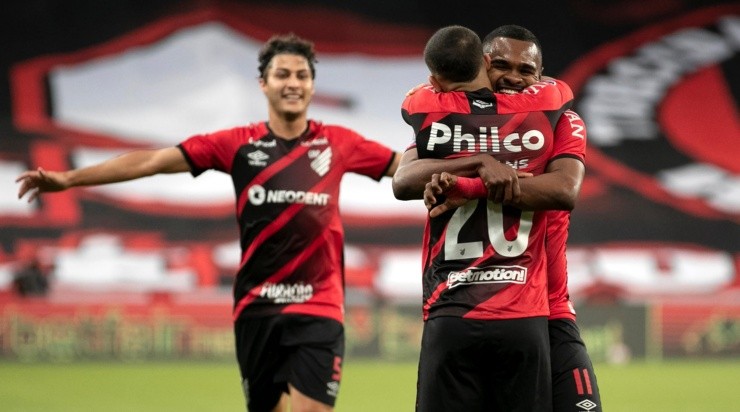 Comemoração dos jogadores do Furacão (Foto: Getty Images)