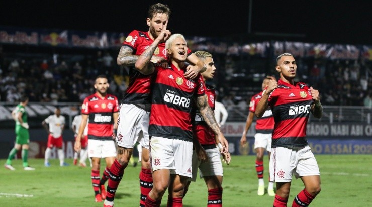 Jogadores do Flamengo comemoram gol (Foto: Getty Images)