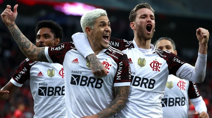 Jogadores do Flamengo comemoram gol (Foto: Getty Images)