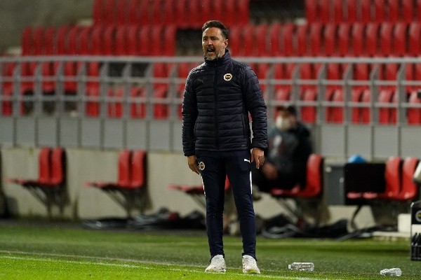 Foto:Jeroen Meuwsen/BSR Agency/Getty Images     Vitor Pereira é pauta no Corinthians