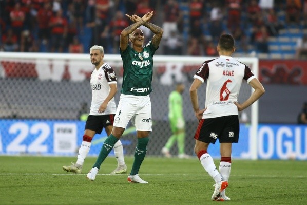 Foto: (Ernesto Ryan/ Getty Images) - Deyverson também tirou sarro da torcida do Flamengo