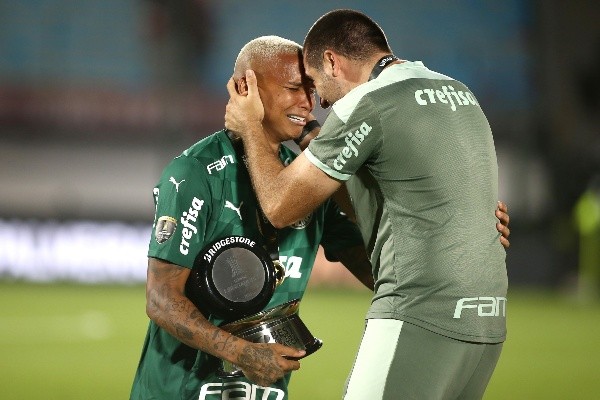 Foto: (Ernesto Ryan/Getty Images) - Deyverson foi eleito o melhor em campo na final da Copa Libertadores