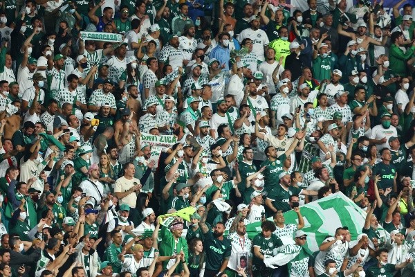 Foto: François Nel/Getty Images | A torcida palmeirense fez a festa nas arquibancadas e empurrou o Palmeiras