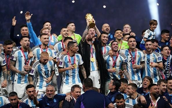 Khalil Bashar/Jam Media/Getty Images – Jogadores argentinos comemorando o título da Copa do Mundo
