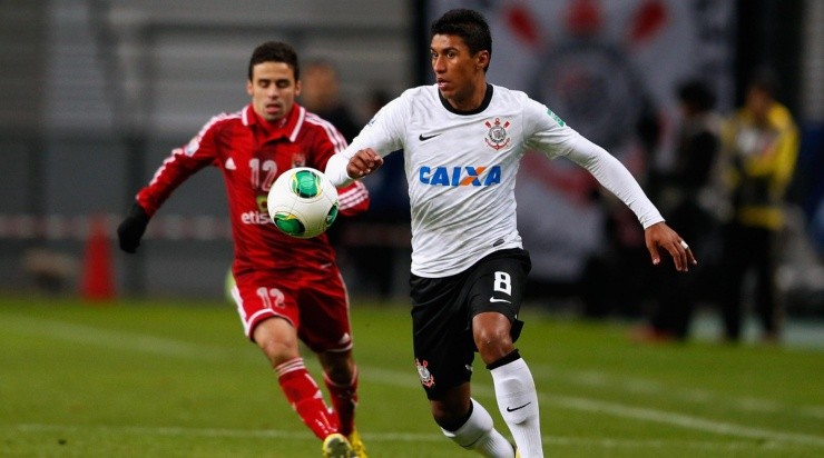 Paulinho, em campo com a camisa do Corinthians (Foto: Getty Images)
