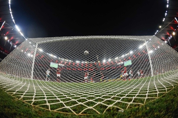Buda Mendes/Getty Images/ Flamengo em campo no Maracanã. 