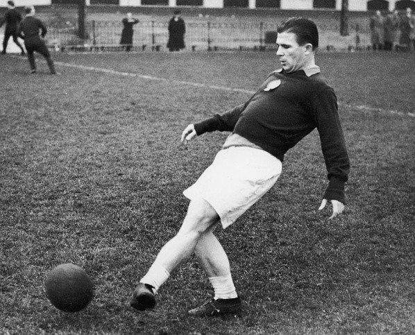 Central Press/Hulton Archive/Getty Images