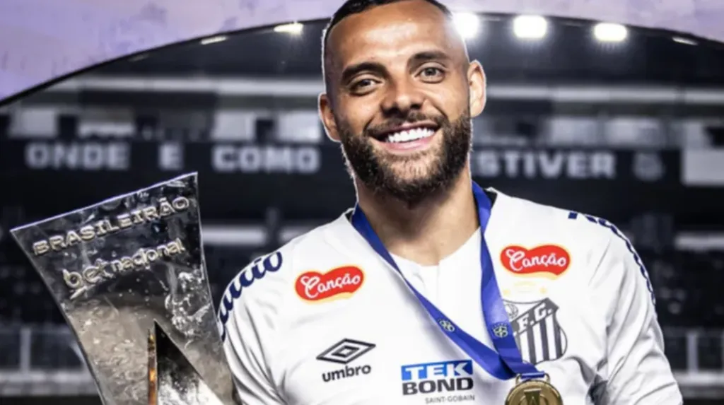 Guilherme em título da Série B 2024 pelo Santos. (Foto: Raul Baretta/ Santos FC.)