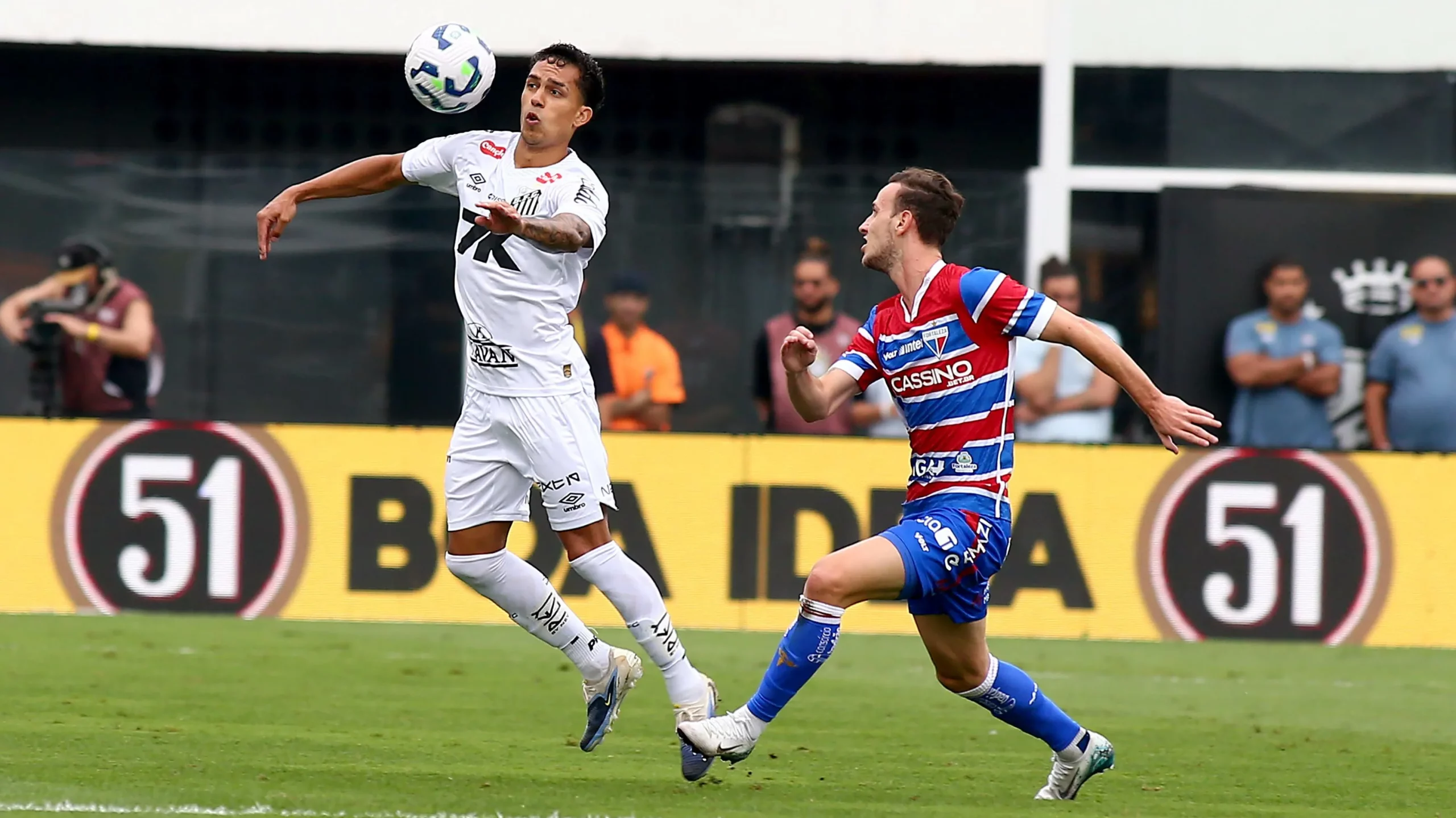 Igor Vinicius jogador do Santos durante partida contra o Fortaleza no estadio Vila Belmiro pelo campeonato Brasileiro A 2025. Foto: Mauricio De Souza/AGIF