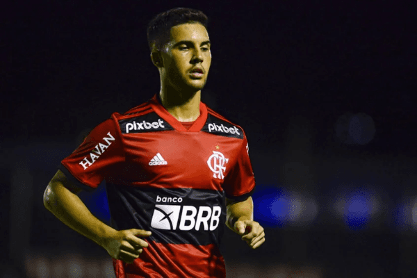Yuri de Oliveira com a camisa do Flamengo - Foto: Divulgação/Flamengo