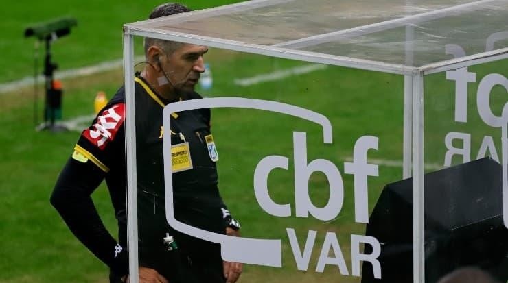 Facincani lamentou a postura da arbitragem com o Palmeiras nos últimos jogos. Foto:Foto: Maxi Franzoi/AGIF