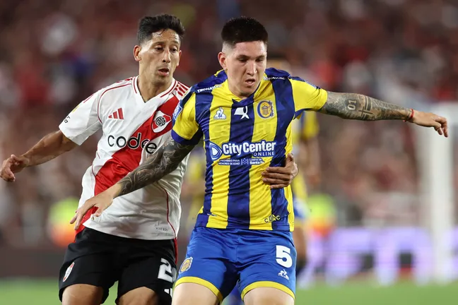 Ibarra, de 24 anos, é titular absoluto do Rosario Central e é um dos melhores volantes em atividade no futebol argentino – Foto: IMAGO / PHOTOxPHOTO