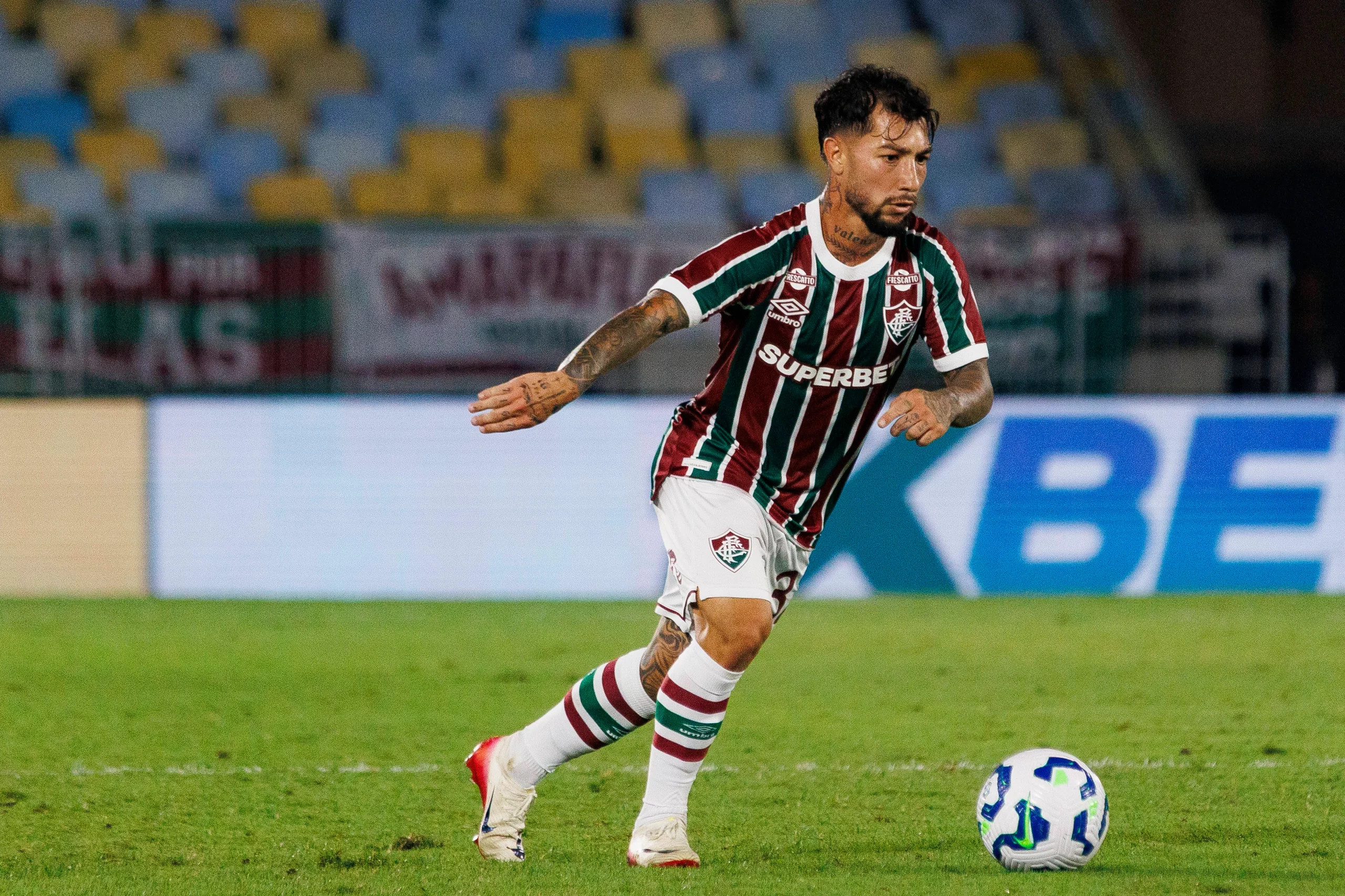 Lucho Acosta são outras armas de Zubeldía para vencer o Botafogo, logo mais, no Maracanã – Foto: IMAGO / justpictures.ch