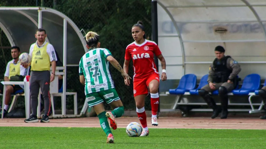 Juventude e Internacional Feminino em campo