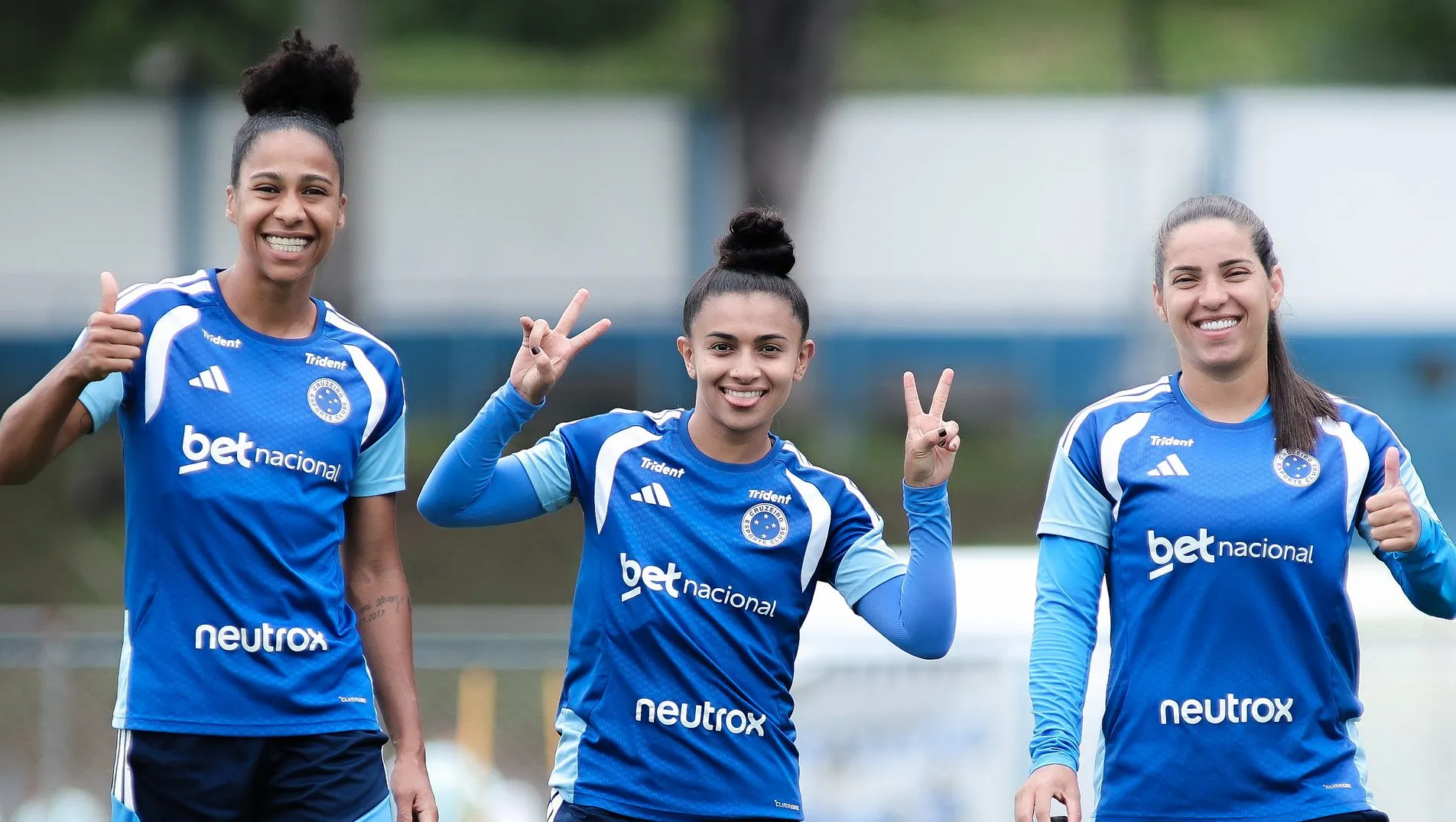Elenco feminino do Cruzeiro em treinamento no CT