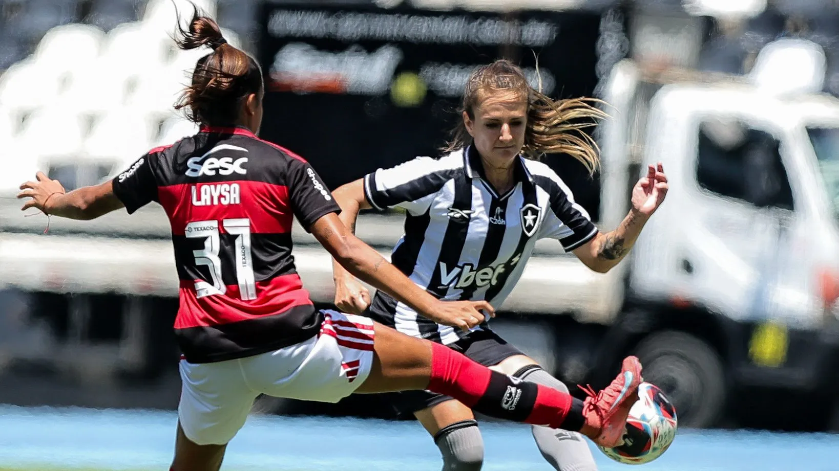 Jogadoras do Botafogo e Flamengo na Copa Rio Feminina