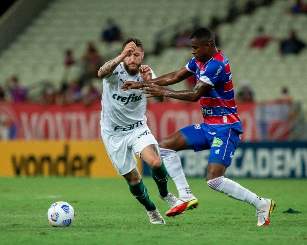 Pedro Chaves/AGIF – Jogadores no duelo entre Fortaleza e Palmeiras