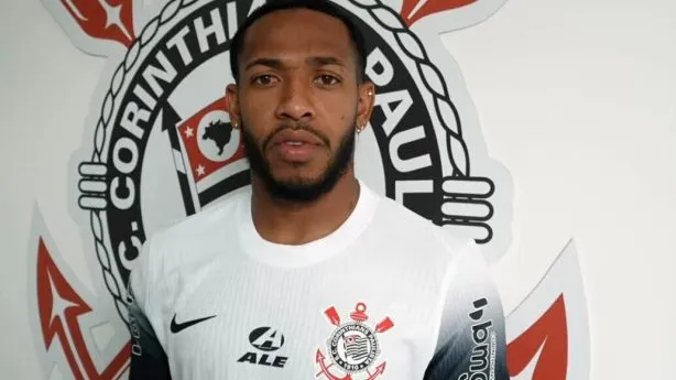 Martínez exalta torcida do Corinthians e comenta sobre Depay: 'É outra coisa'