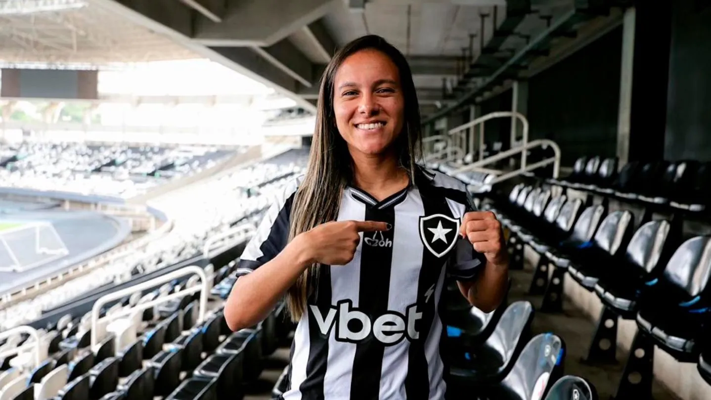 Kaila Gomes, lateral-esquerda, em anúncio pelo Botafogo